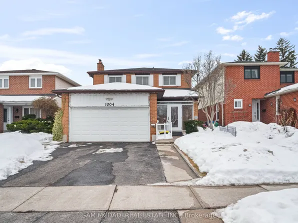 1004 Queensbridge Dr, Mississauga, ON L5C 3R1