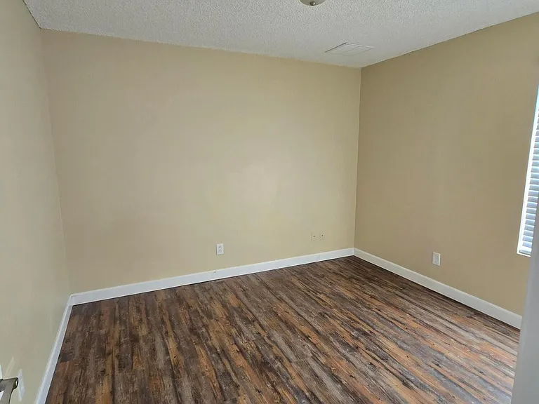 9002 W Roma Ave — Photo 15