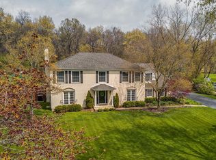 1236 Deer Trail Ln, Libertyville, IL