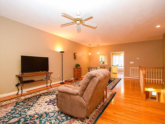 5th image of 5506 S Village Dr