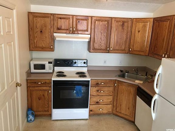 Unit 305 Kitchen_04132021
