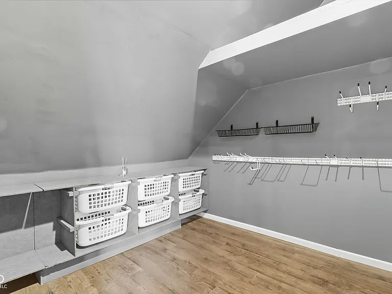 7975 Meadow Bend Cir — Photo 52