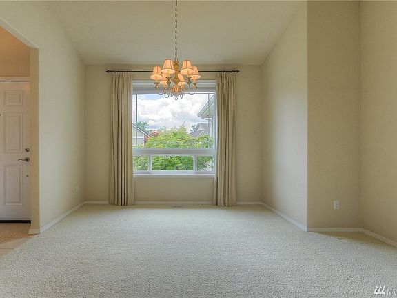 3rd image of 4118 Stonehaven Ln SE