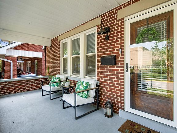 5th image of 647 Montrose Ave