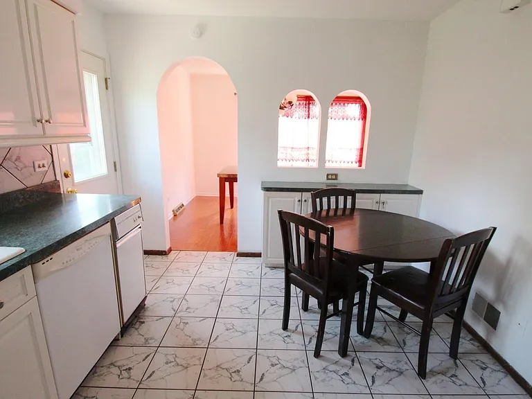 613 N Howard Ave — Photo 9