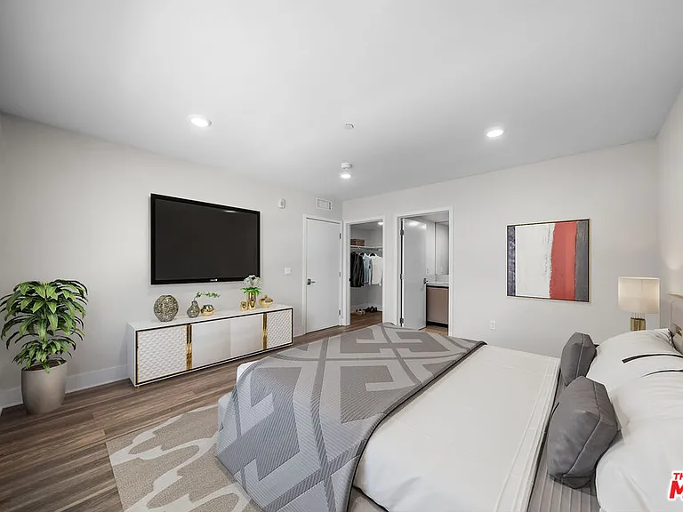 5030 Rosewood Ave #504 — Photo 12