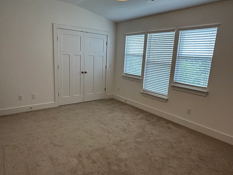 1633 54th Ave N #17 — Photo 17