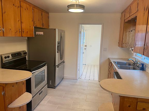 5th image of 7603 Yakima Ave