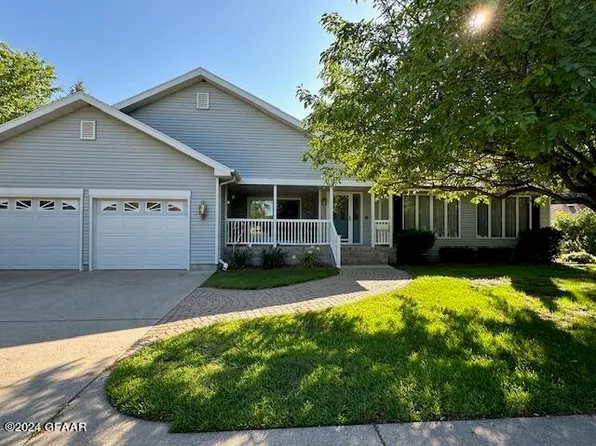 822 Bygland Rd SE, East Grand Forks, MN 56721