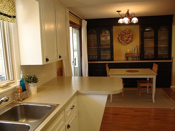 4th image of 126 Cypress Ave