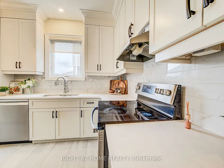 138 Woodberry Cres — Photo 16