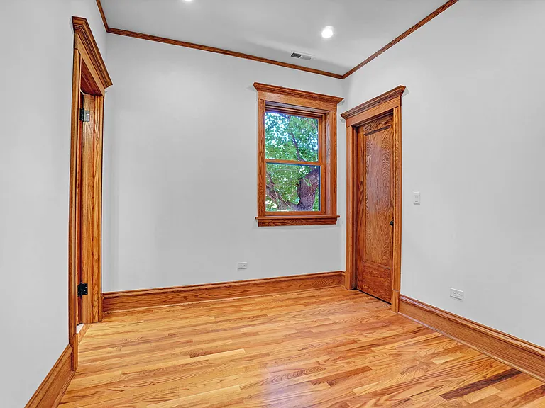 1233 N Hoyne Ave #1 — Photo 19