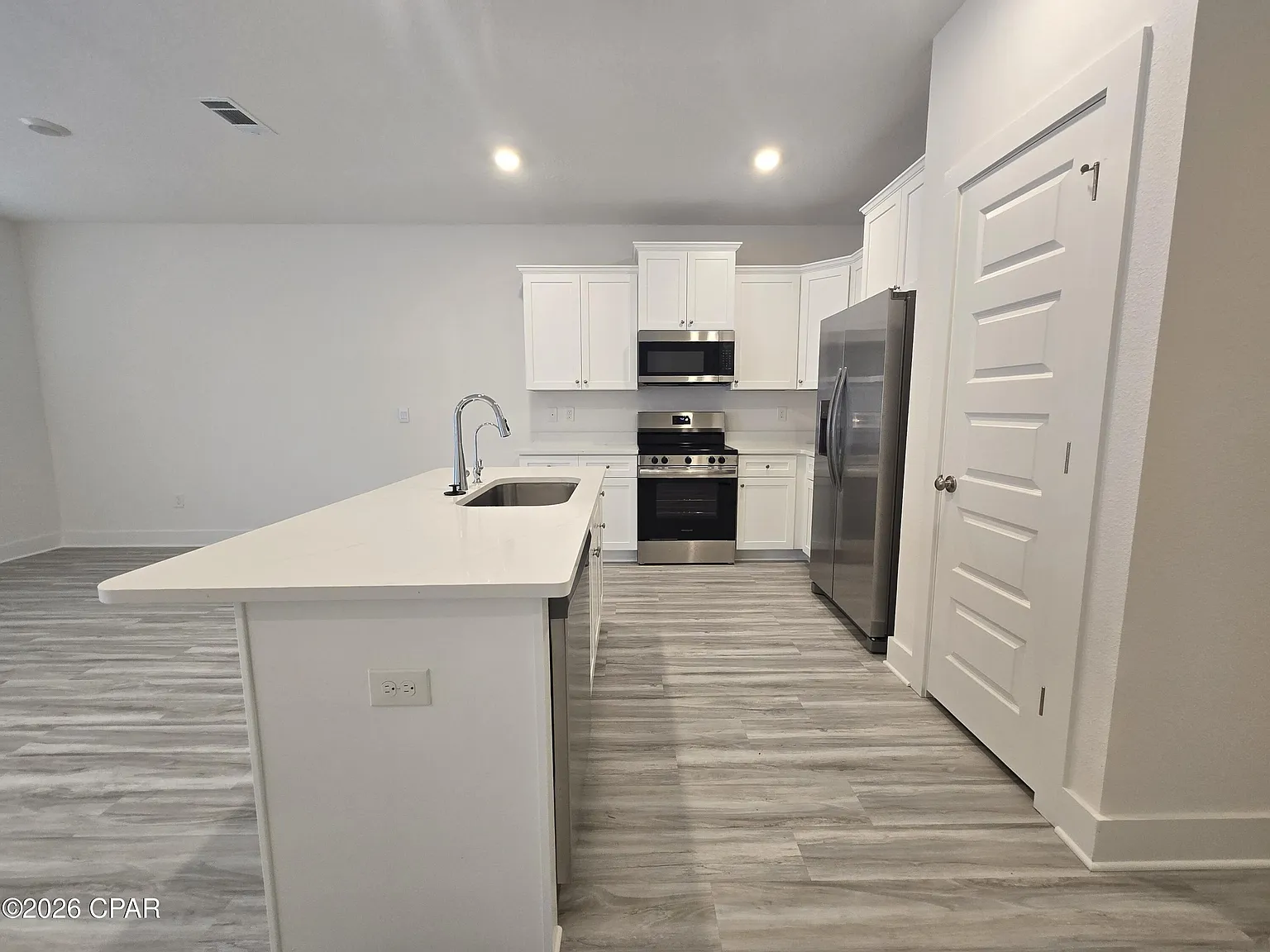 3 bed, 2.5 bath, 1533 sqft, $2,100 — Photo 3