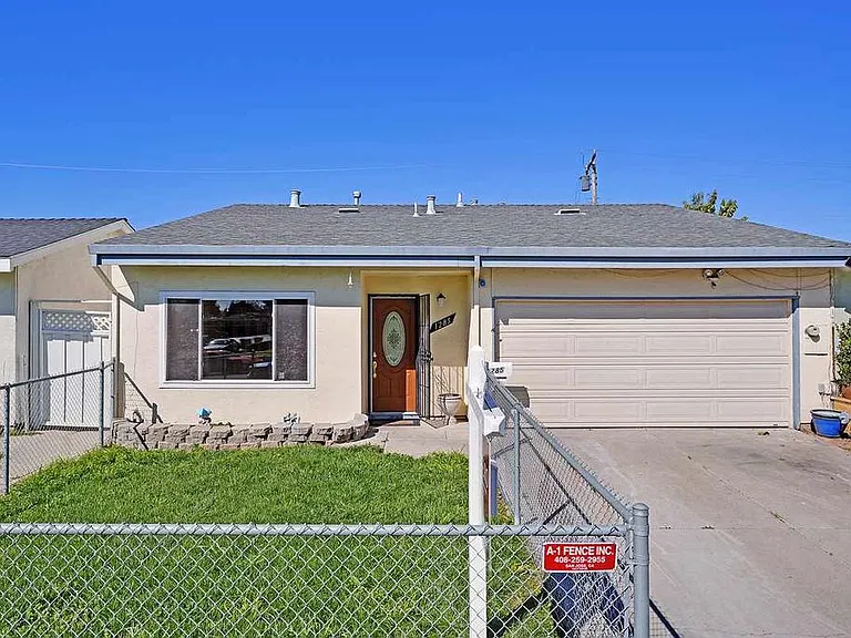 1285 Boa Vista Dr — Photo 1