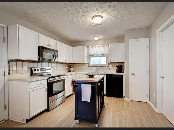 4th image of 8324 Tegmen St