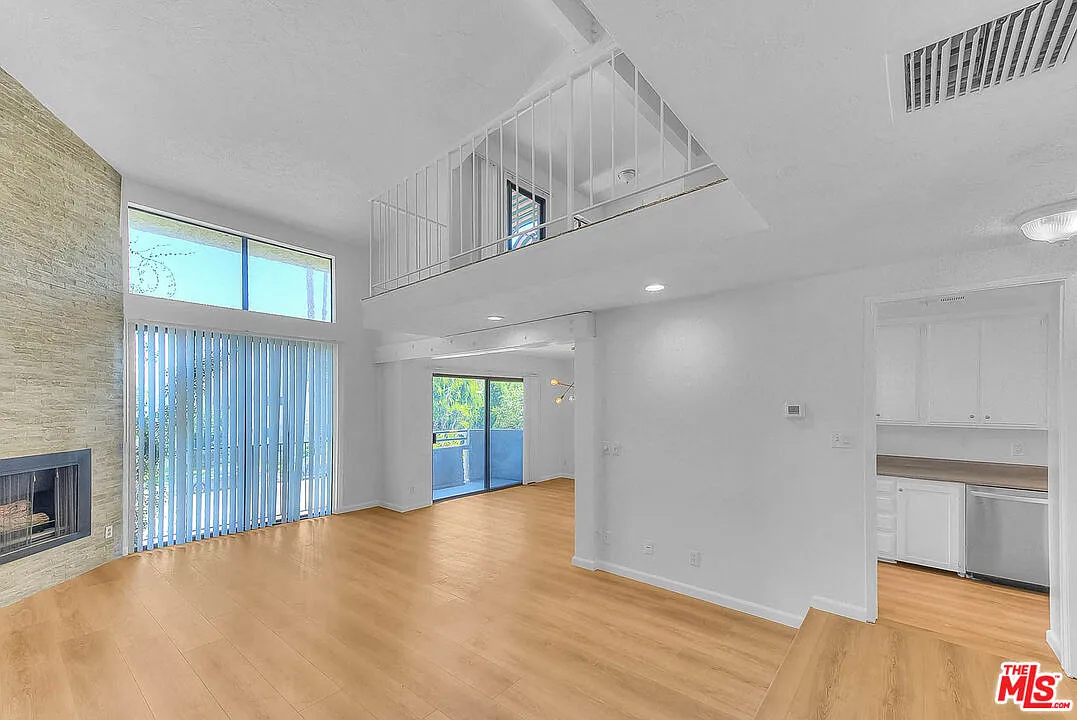 2 bed, 2.0 bath, 1771 sqft, $3,650 — Photo 2