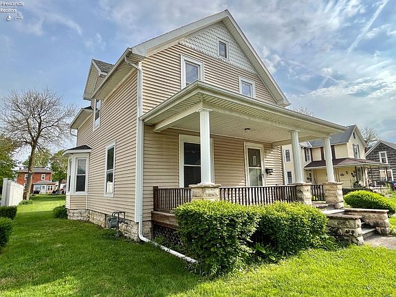 3rd image of 61 Douglas St