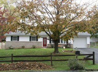 540 Woodland View Dr, York, PA 17406