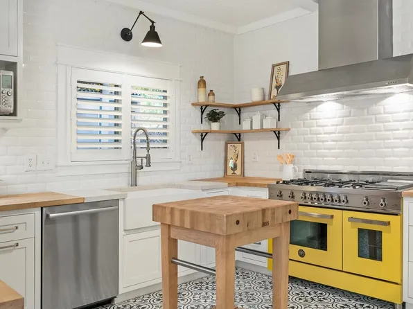 52 N Laelua Pl, Paia, HI 96779