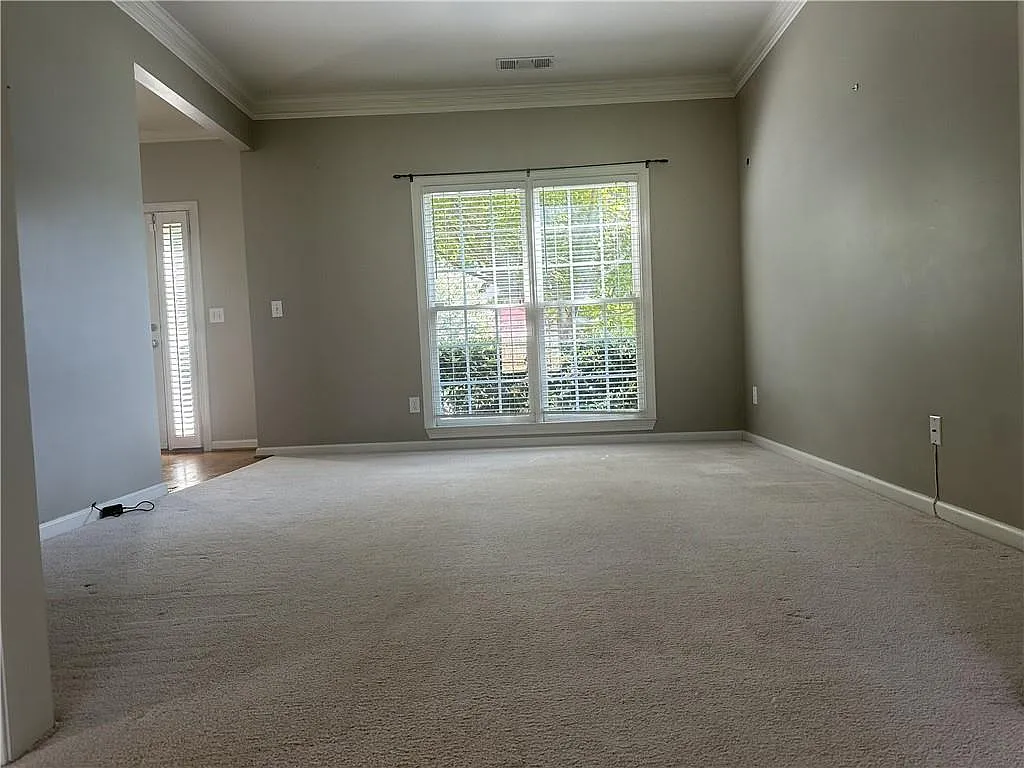 4 bed, 2.5 bath, 2433 sqft, $3,200 — Photo 3