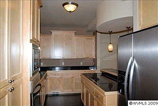 3rd image of 417 Belmont St NE