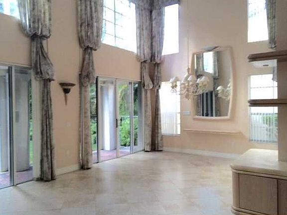 3rd image of 4590 NW 93rd Doral Ct