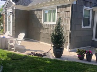 30 Coburn Ave, Mystic, CT 06355