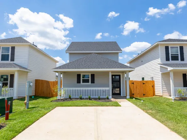 16841 N Marie Village Dr, Conroe, TX 77306