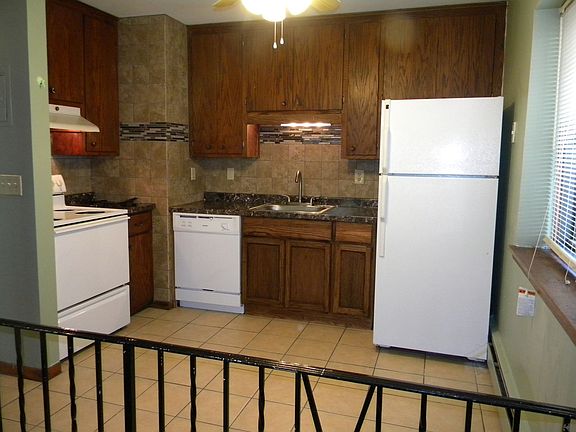 4th image of 818 8th St SE APT 5