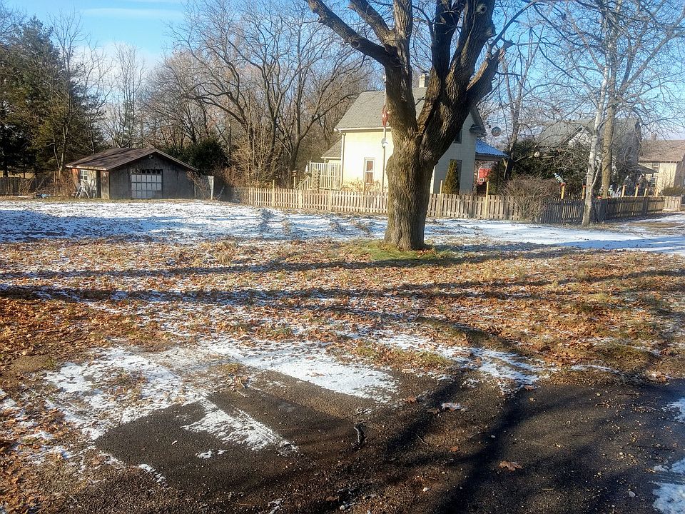 2nd image of 8915 Alden Rd