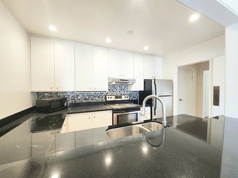 902 Peninsula Ave #405 — Photo 15