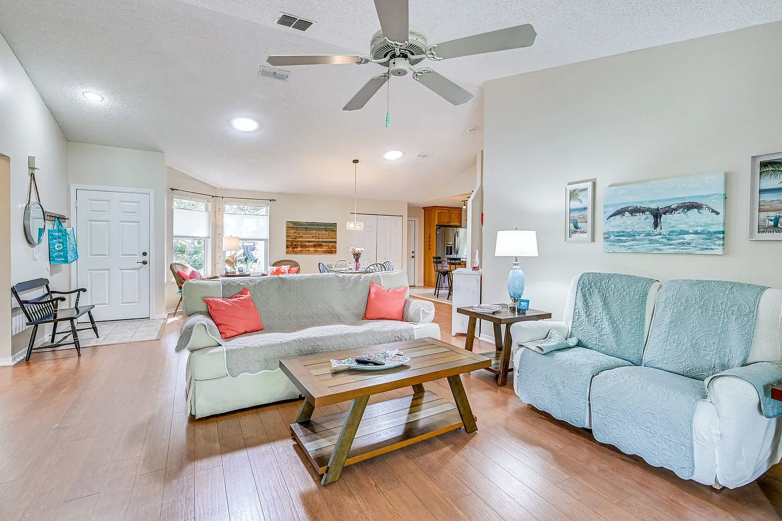 3 bed, 2.0 bath, 1463 sqft, $3,128 — Photo 2