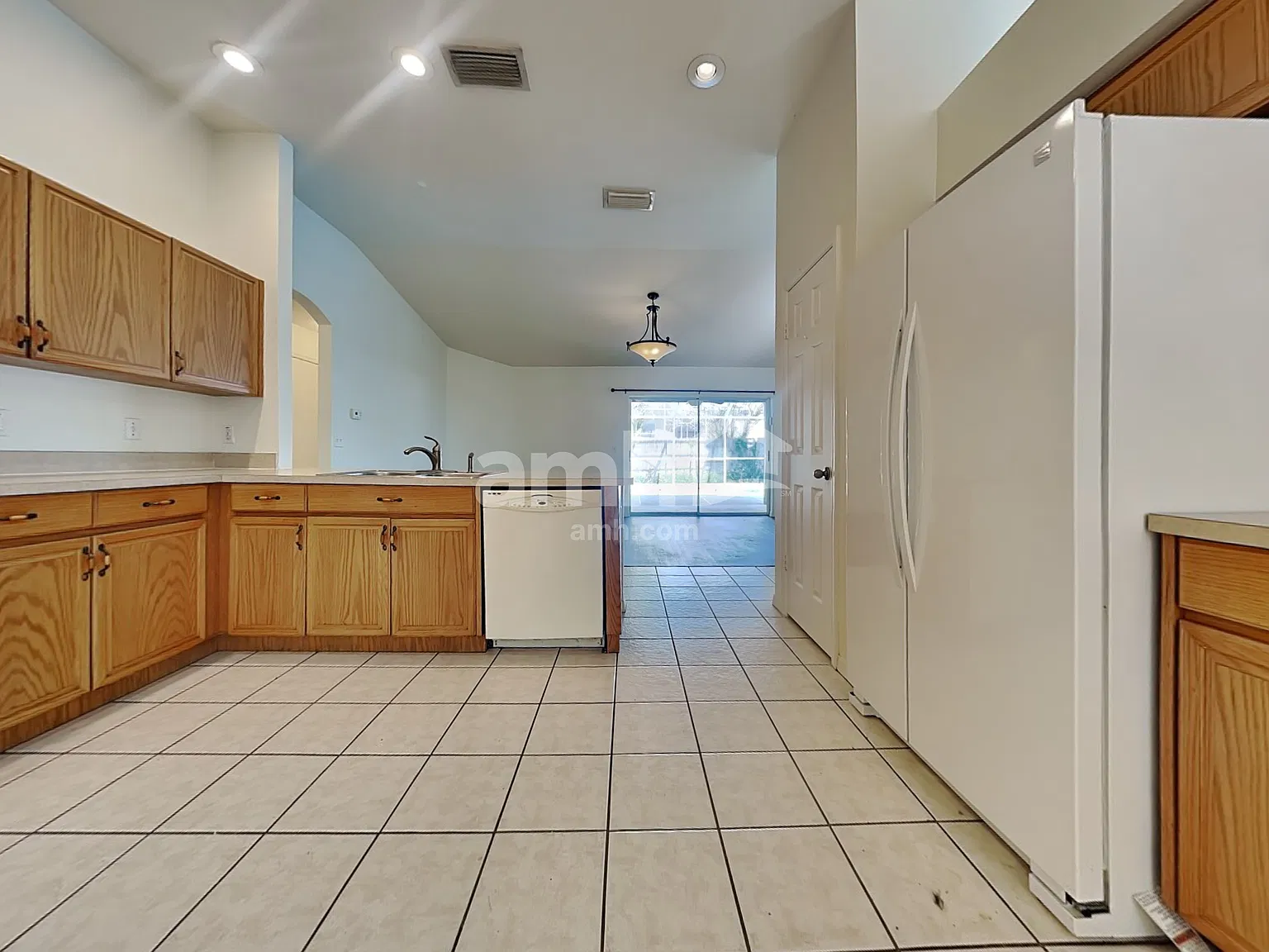 4 bed, 2.0 bath, 2068 sqft, $2,975 — Photo 4