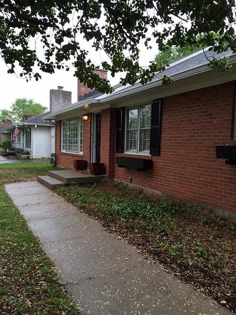 2nd image of 711 Victoria Pl