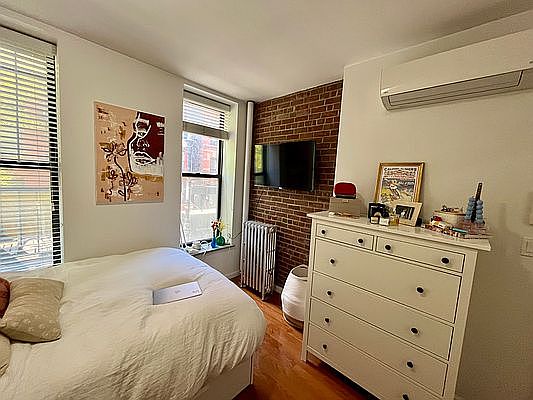 2nd image of 192 Orchard St #2B