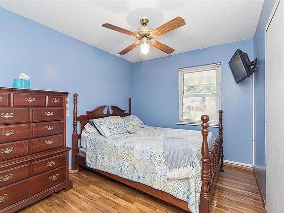 4th image of 2520 Hedgerow Dr