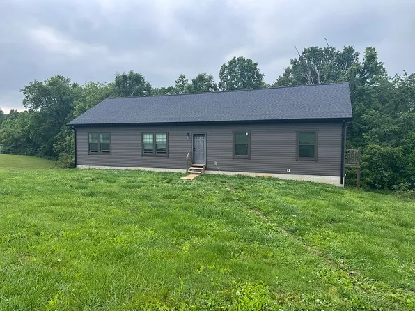 8365 E Sycamore Rd, Bloomfield, IN 47424