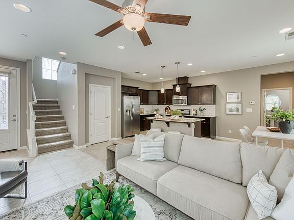 3rd image of 3037 Roche Ln