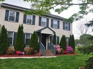 10 Oakmoore Dr, Poquoson, VA 23662