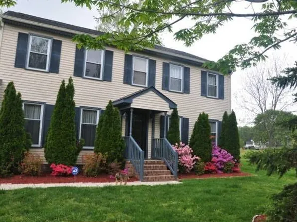 10 Oakmoore Dr, Poquoson, VA 23662