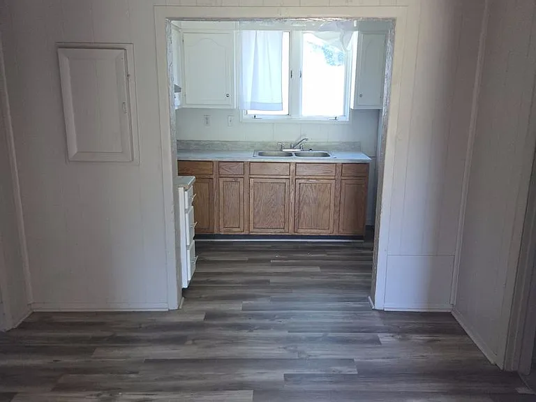 2507 W Laura Ave — Photo 4