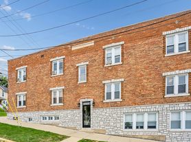 226 Lemont St, Lemont, IL