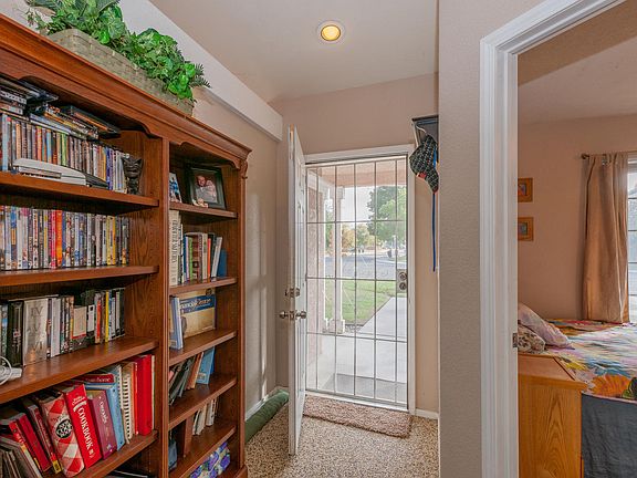 2nd image of 3154 Miramar Ave
