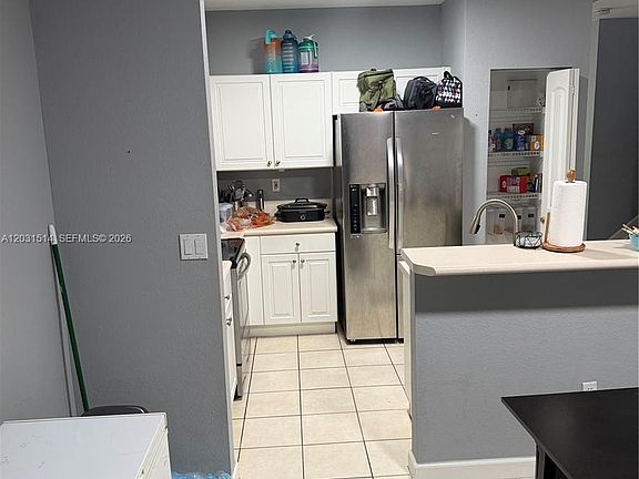 4th image of 901 NE 42nd Ave