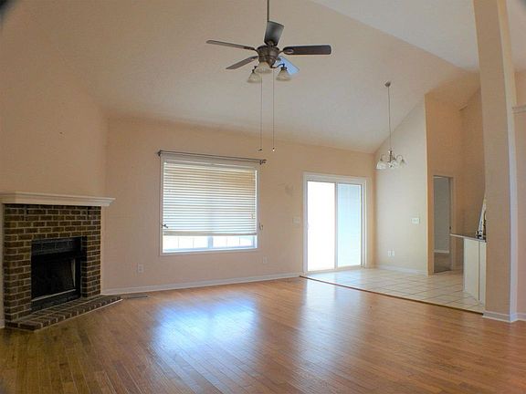 4th image of 401 Dorchester Pl