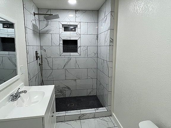 3rd image of 402 W College St