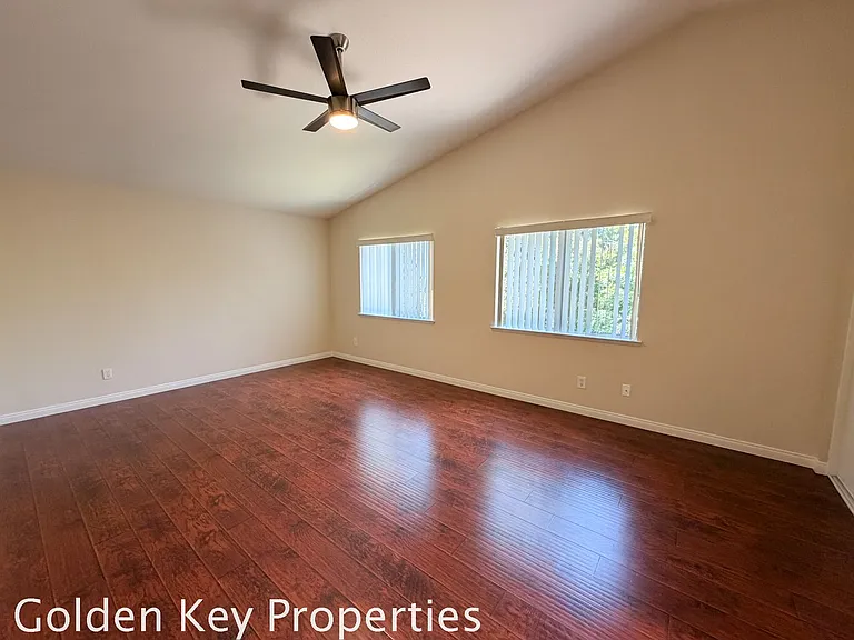 533 Edgewater Ave — Photo 17