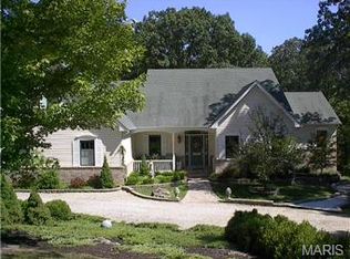 6060 Valley View Dr, Villa Ridge, MO 63089