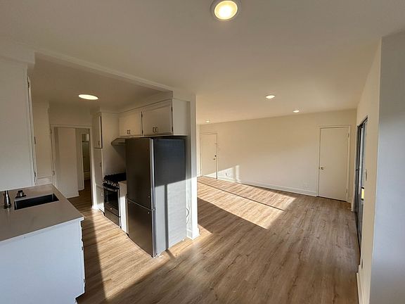 4th image of 11938 Goshen Ave APT 6