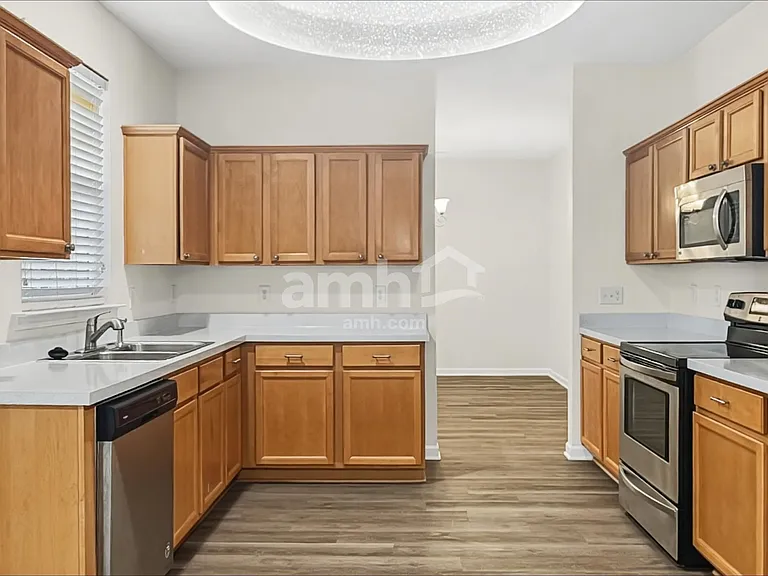 2714 Dandelion Dr — Photo 3